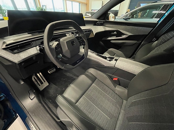 Peugeot e-3008 11 of 21