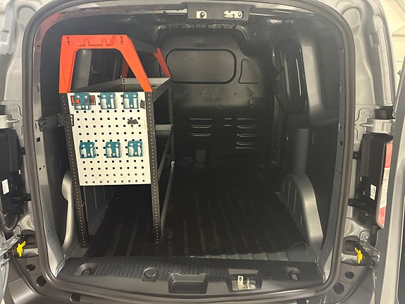 Ford Transit Courier 8 of 12