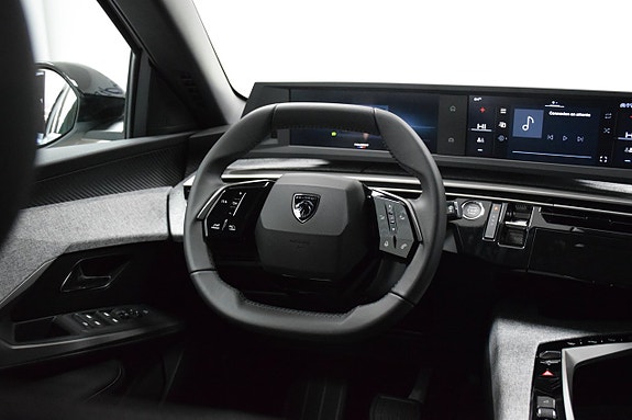 Peugeot e-3008 6 of 23