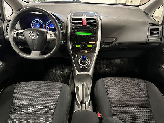 Toyota Auris 7 of 12
