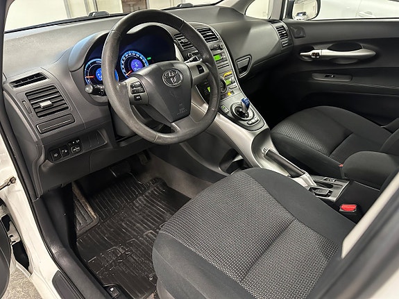 Toyota Auris 9 of 12