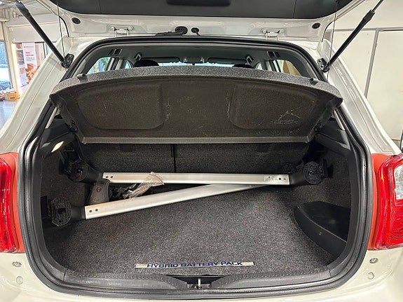 Toyota Auris 5 of 12
