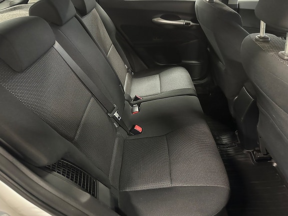 Toyota Auris 6 of 12