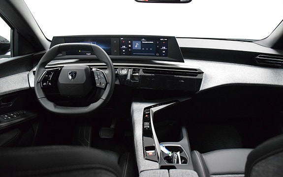 Peugeot e-3008 3 of 5