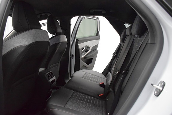 Peugeot e-3008 18 of 23
