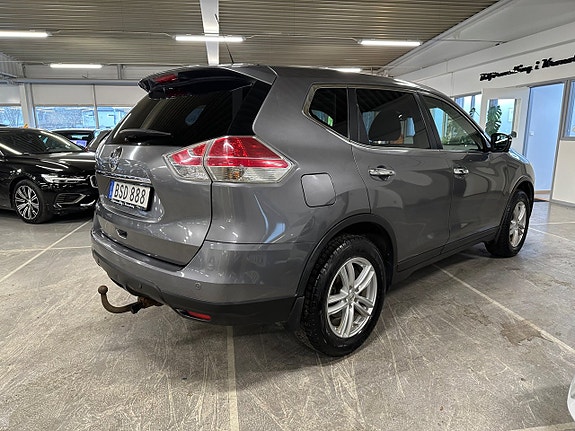Nissan X-Trail 2 of 5