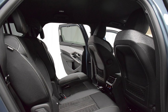 Peugeot e-5008 17 of 22