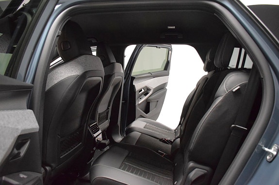 Peugeot e-5008 15 of 22