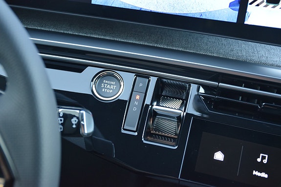 Peugeot e-5008 22 of 22