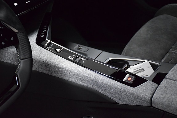 Peugeot e-5008 12 of 22