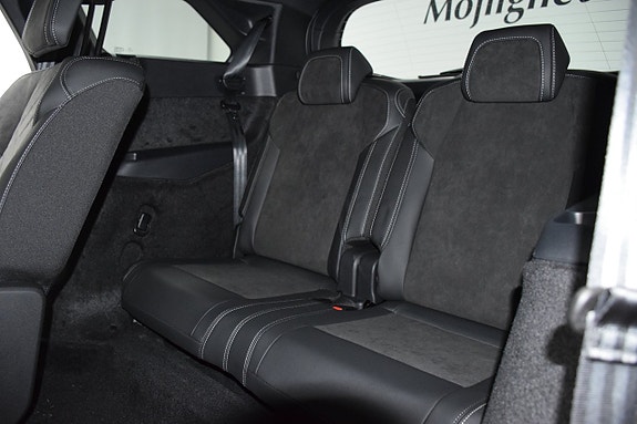Peugeot e-5008 16 of 22