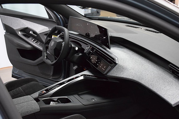 Peugeot e-5008 18 of 22
