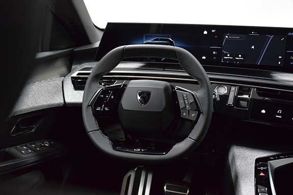 Peugeot e-5008 6 of 22