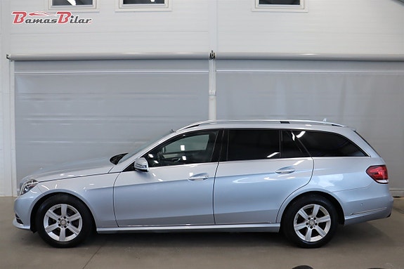 Mercedes-Benz E220 2 of 5