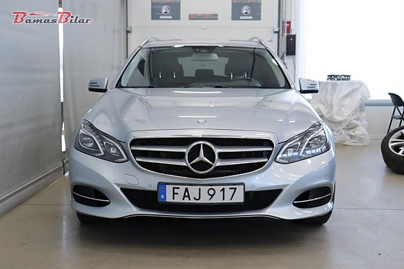 Mercedes-Benz E220 8 of 22