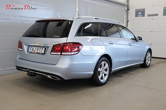 Mercedes-Benz E220 5 of 5