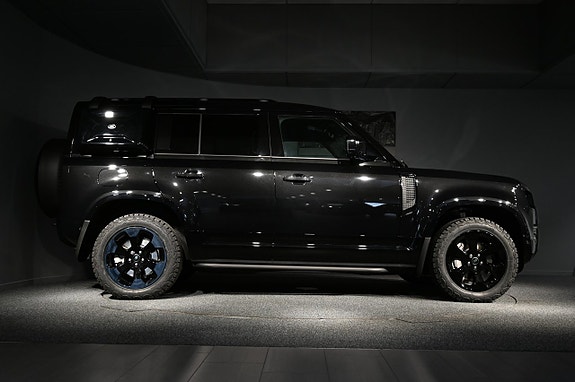 Land Rover Defender 110 7 of 27