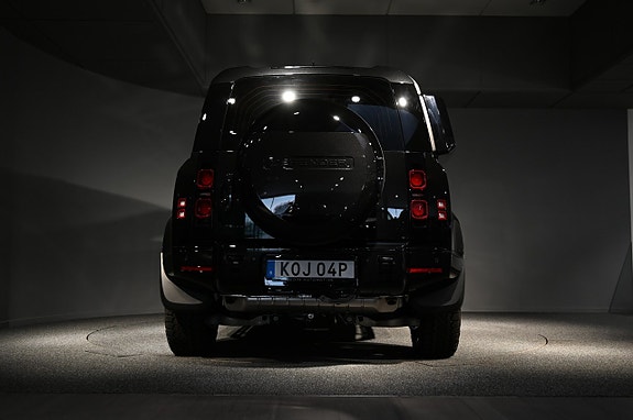 Land Rover Defender 110 5 of 5