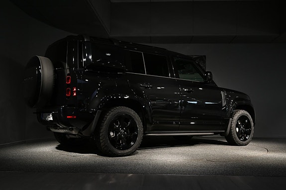 Land Rover Defender 110 6 of 27