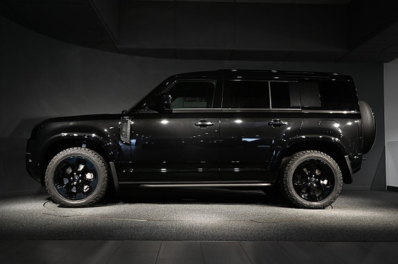 Land Rover Defender 110 3 of 5