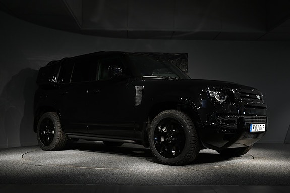 Land Rover Defender 110 8 of 27