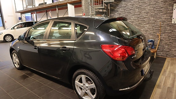 Opel Astra 4 of 5