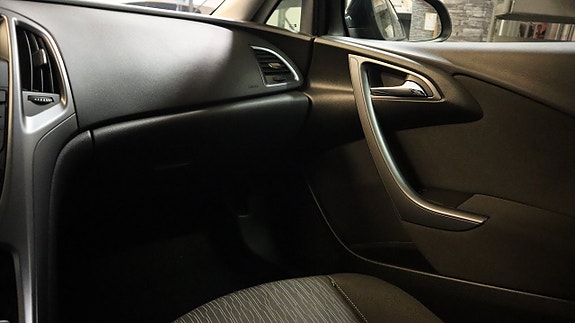 Opel Astra 9 of 9