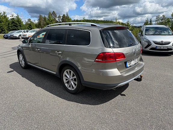 Volkswagen Passat Alltrack 3 of 5