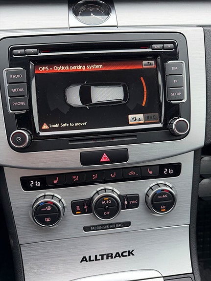 Volkswagen Passat Alltrack 20 of 26