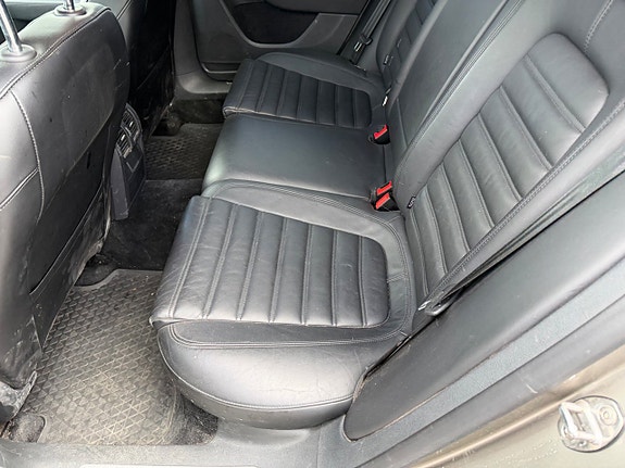 Volkswagen Passat Alltrack 13 of 26