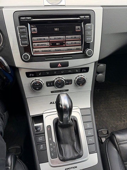 Volkswagen Passat Alltrack 17 of 26