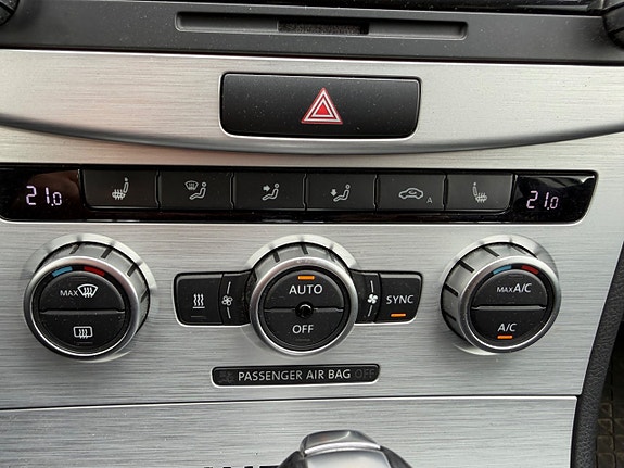 Volkswagen Passat Alltrack 19 of 26
