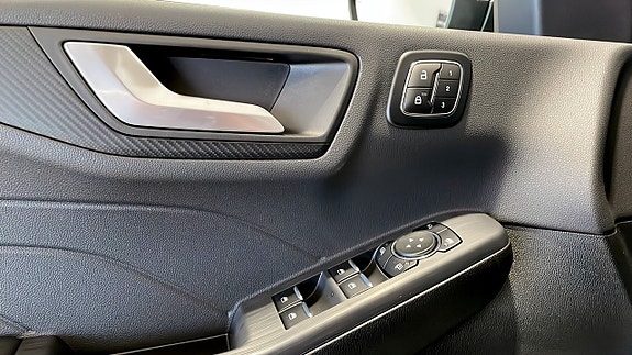 Ford Kuga 12 of 12