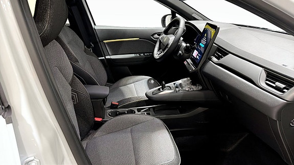 Renault Captur 3 of 9