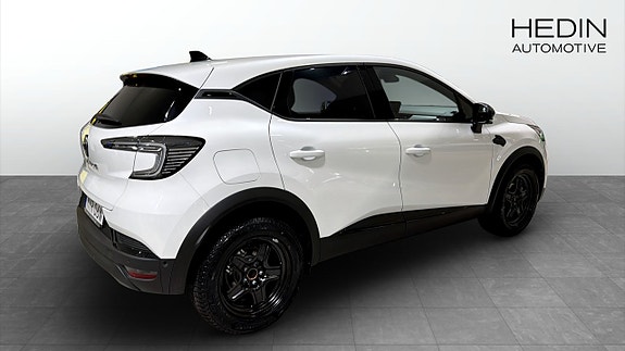Renault Captur 2 of 9