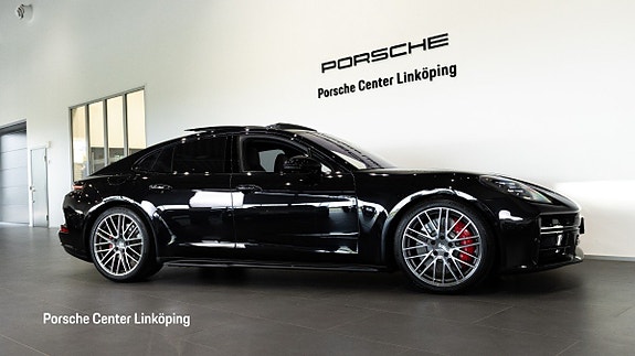 Porsche Panamera 4S 3 of 5