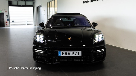 Porsche Panamera 4S 2 of 5