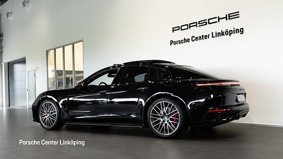 Porsche Panamera 4S 4 of 5