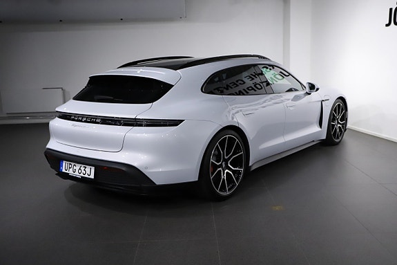 Porsche Taycan Sport Turismo 5 of 5