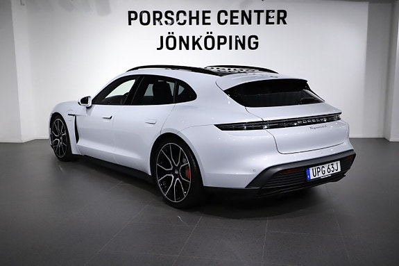 Porsche Taycan Sport Turismo 3 of 5