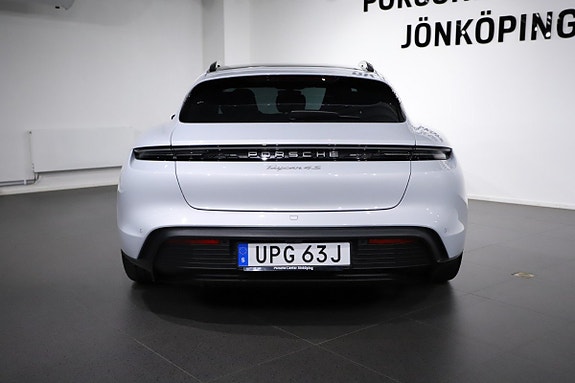 Porsche Taycan Sport Turismo 4 of 5