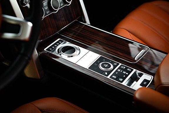 Land Rover Range Rover 25 of 30