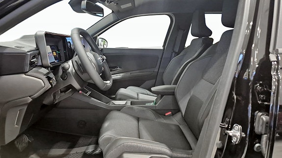 Nissan Micra 8 of 12