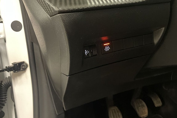 Peugeot 208 12 of 15