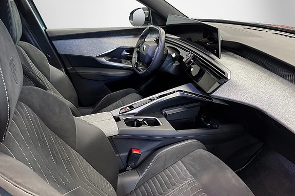 Peugeot e-5008 11 of 12