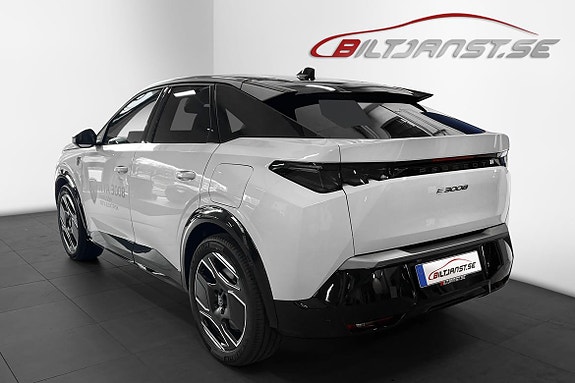 Peugeot e-3008 3 of 5