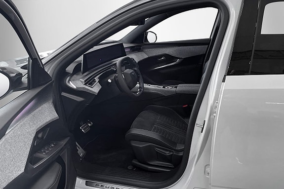 Peugeot e-3008 5 of 5