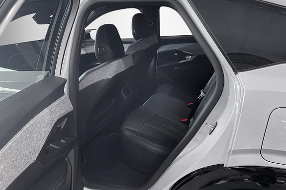 Peugeot e-3008 6 of 13