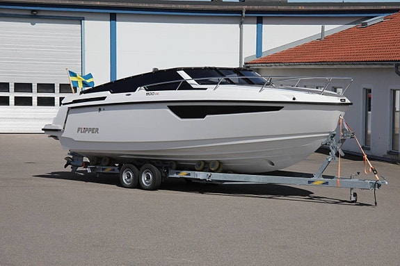 Prisvinnande daycruiser med prestanda - Flipper 900 DC 2 of 12