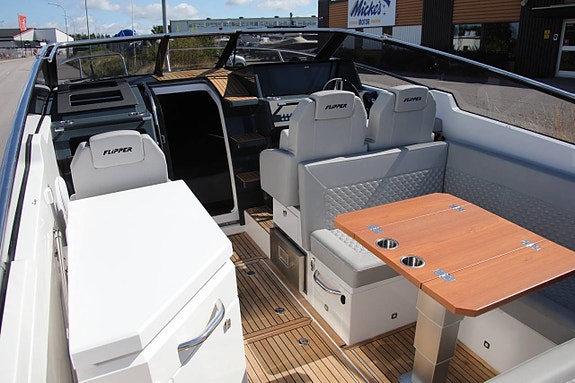 Prisvinnande daycruiser med prestanda - Flipper 900 DC 5 of 12